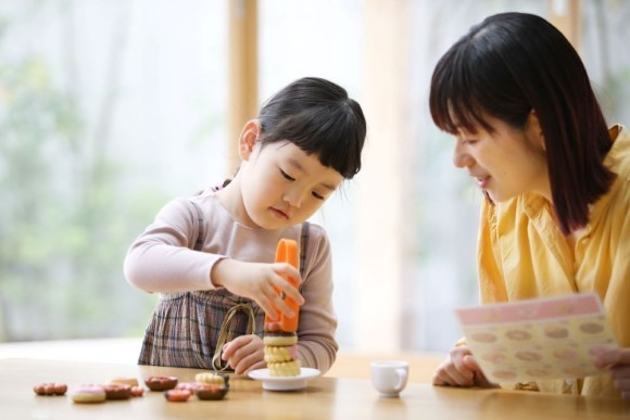 子どもが遊んでいる様子