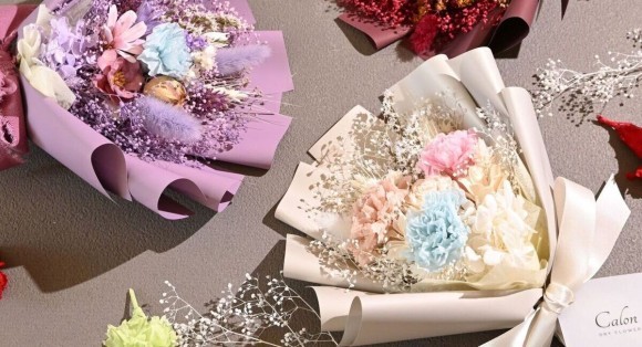 ドライフラワー専門店【Calon DRY FLOWER】母の日2025 “癒し”をテーマにカーネーション入りキャンドルなど限定フラワーアイテムが登場！