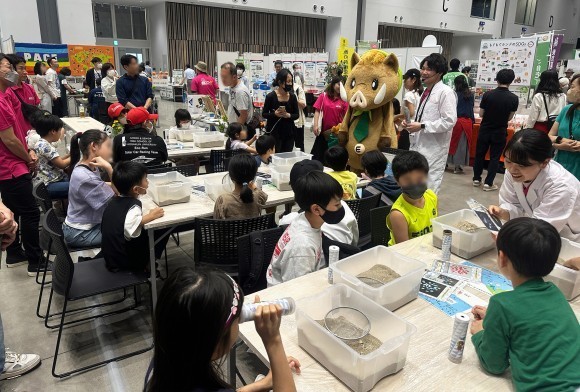 当社キャラクター”いのしっし〜”と講師