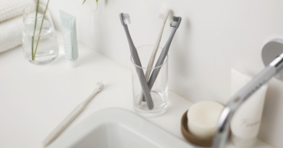 歯並びの専門家と開発した「fitハブラシ」