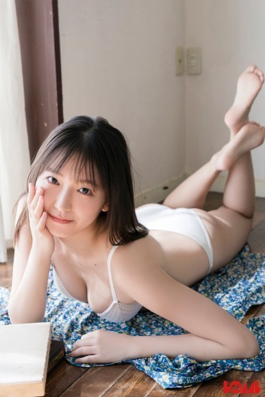 BOMBデジタル写真集　志田音々『おねえちゃんの休日』