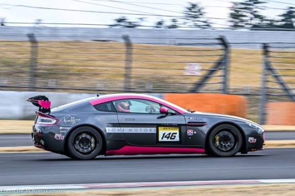 アストンマーティン V8 Vantage