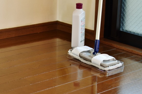 実はNGな床のワックスがけ