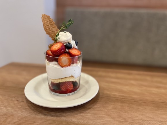 苺ショートパフェ