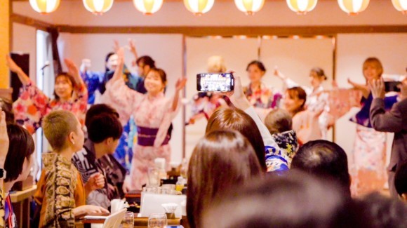 全国の盆踊りを飲食を楽しみながら一年中体験できる「盆踊り居酒屋」