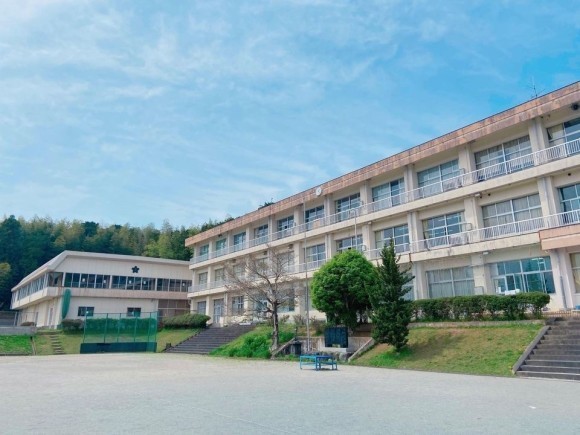 修正集学校校舎外観