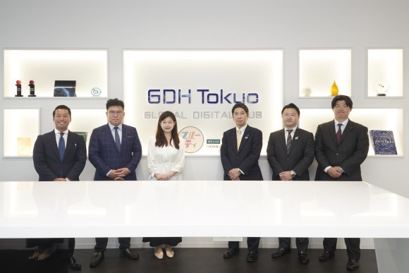 協定調印時の集合写真