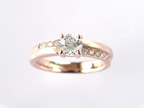 婚約指輪（エンゲージリング）をご検討・お探しの方へ、春のキャンペーンのご案内です。