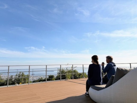 天の丸のデッキで珈琲