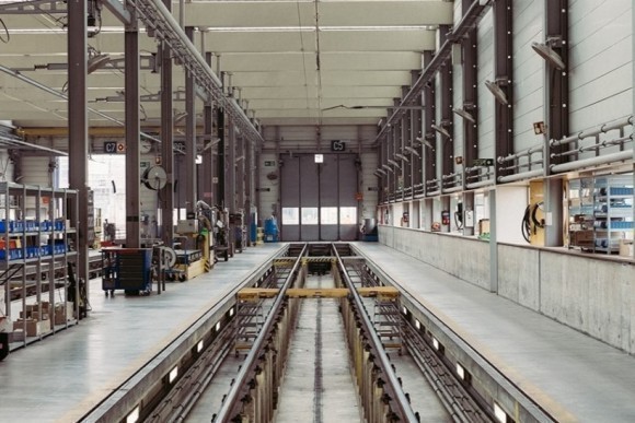 工場の生産活動を支える仕事に興味はありませんか？