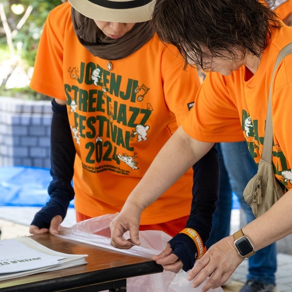 各会場で活躍する市民ボランティアたち