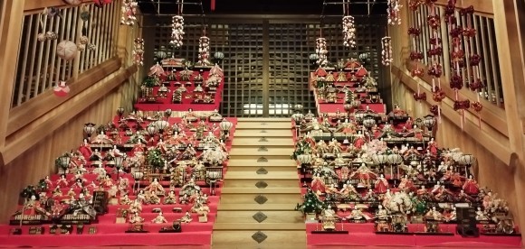 拝殿渡り階段の様子