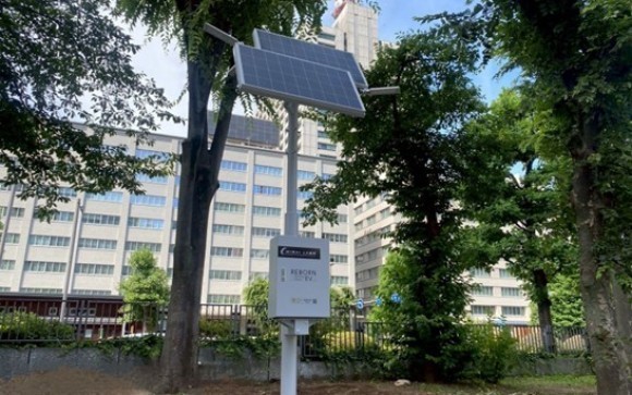 経済産業省に納入した自律型ソーラー街路灯「THE REBORN LIGHT smart」