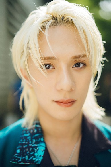 永田聖一朗、ソロ初の写真集を発売！　寄り添う彼氏感も、溢れるカリスマ性も楽しめる1冊