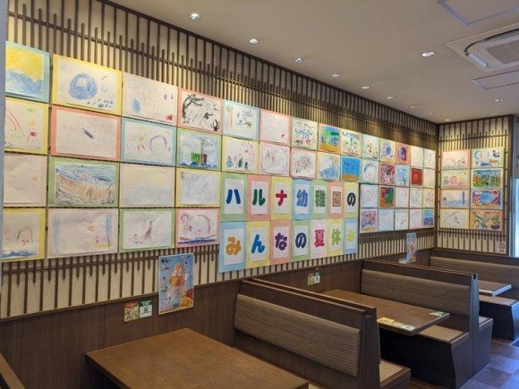 【とくとく】ハルナ幼稚園×香芝サービスエリア（とくとく）で「夏休み」をテーマにした園児の絵画作品展示を実施します！