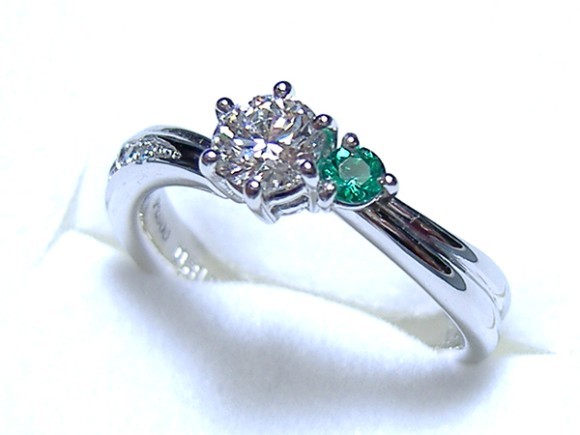 6月の「ジューンブライド」キャンペーン中に婚約指輪（エンゲージリング）をご注文の方5月・6月の「誕生石」をプレゼントさせていただきます。誕生石入りで「オンリーワン」のプロポーズリングを。