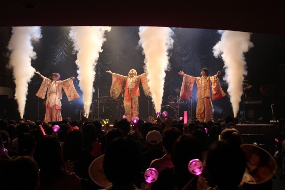 さくら前線 1st 生演奏 ワンマン コンサート「さくら物語～笑顔開花宣言～」の様子