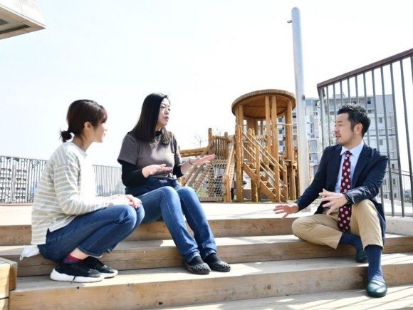 園長 下地 父母里様／副主任 松下萌花様。インタビュアーはリンクエイジの大野