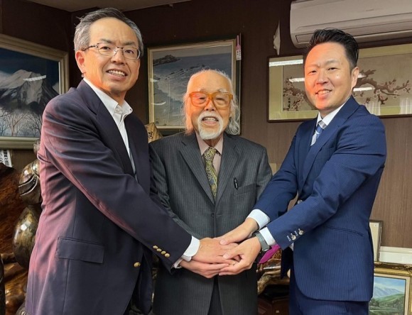 株式会社ゑびすや商店と株式会社ゲンキの平和堂提携握手写真