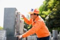 墓石クリーニングの様子