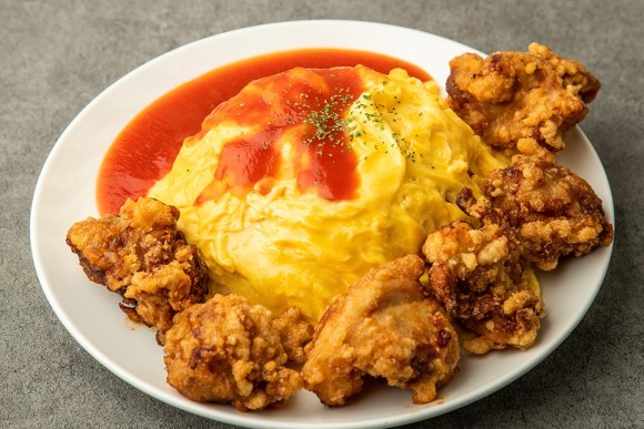 爆食YouTuberたちが続々挑戦した超重量級メニューに“弟分”誕生！「男のオムライス EGG BOMB」2022リニューアル情報