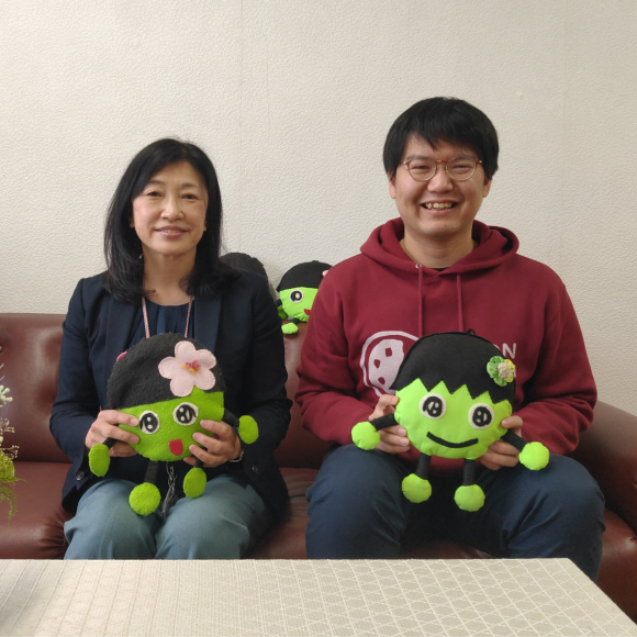 小学生のキャリア教育の一環として、地域文化の継承、食品ロス削減に貢献できる「オリジナル梅カレー」の商品開発プロジェクトを開始