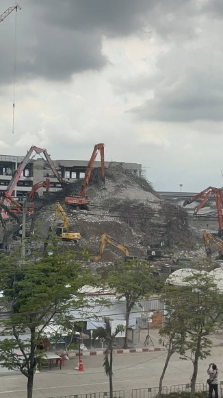 会計監査院が入居予定だったタイ・バンコクの高層ビル崩壊跡