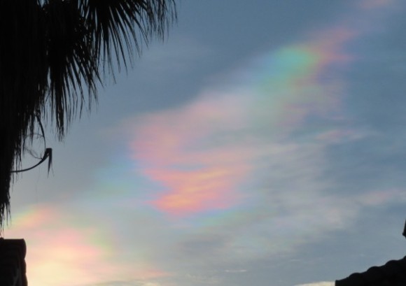 弥和山氏いわく「空のレインボウカラーは地上のみんなが幸せにと願っています」