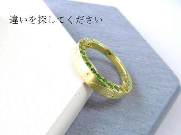 お客様が地道に集められたグラデーションカラーのストーンたちを、ご希望で側面にセッティングしたオーダーメイド・リングのご紹介です。