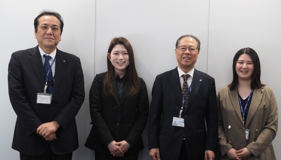 協定締結会場にて