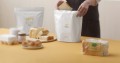 「パン冷凍保存袋」と老舗パン店直営の「ペリカンカフェ」とのコラボデザイン