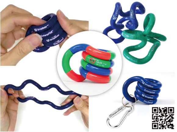 へびへび・パズル・オプションのカラビナをつけて、キーホルダーにもパズル。