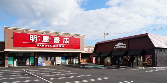左 明屋書店川之江店／右 シャトレーゼ四国中央川之江店