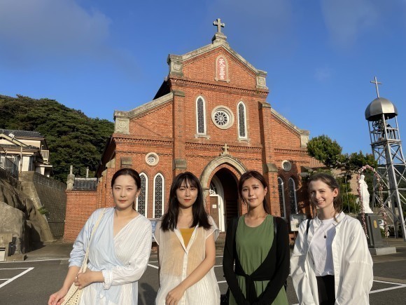 左から韓国のキムさん、中国のヤンさん、台湾の庭さん、英国のスカイさん　青砂ヶ浦教会