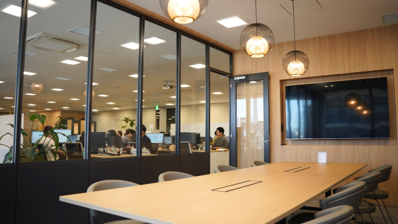 増床リニューアルで新設された本社オフィス「エレファント会議室」