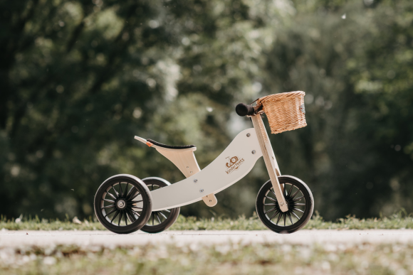 【世界20か国以上で愛されているKinderfeets】『Tiny Tot Plus』新色「クリームホワイト」登場 〜木製三輪車/二輪バイク両用〜