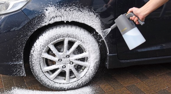 ついに電動化！スイッチ1つで愛車がモコモコに コメリのCRUZARDから 「充電式　電動フォームガン」が新登場