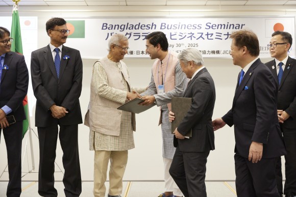 バングラデシュのユヌス主席顧問立ち会いのもと MoUを締結
