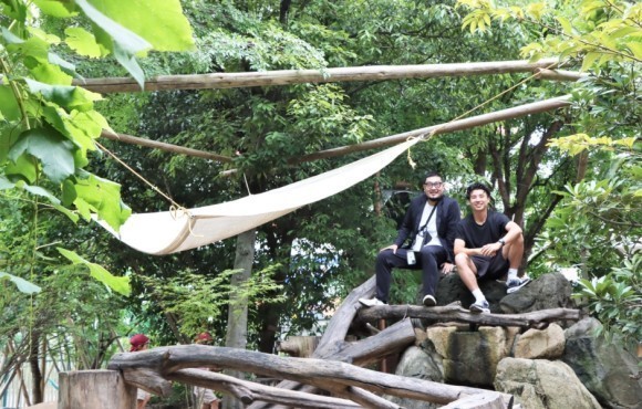 副園長の安家匠先生。インタビュアーはリンクエイジの藤田。