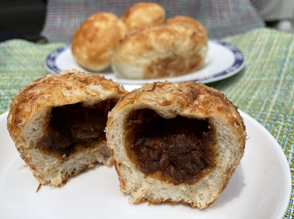 アップサイクルで作られたアルファ米カレーパン