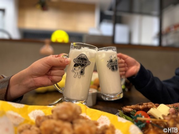 onちゃんの“牛乳ジョッキ”新登場！！(C)HTB