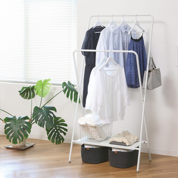 シンプルな見た目でコンパクトに収納できるハンガーラック