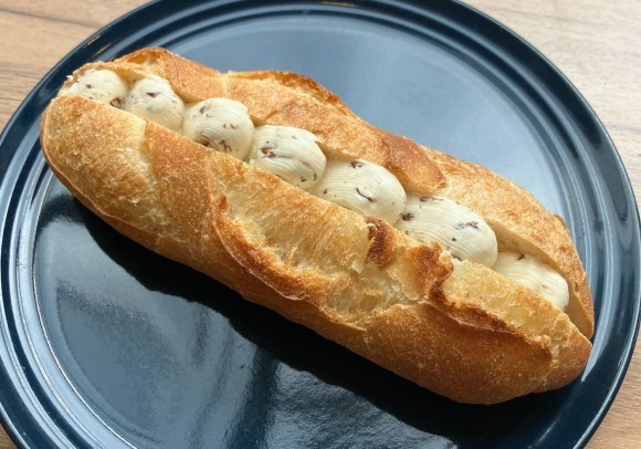 ラムレーズンバタークリームパン