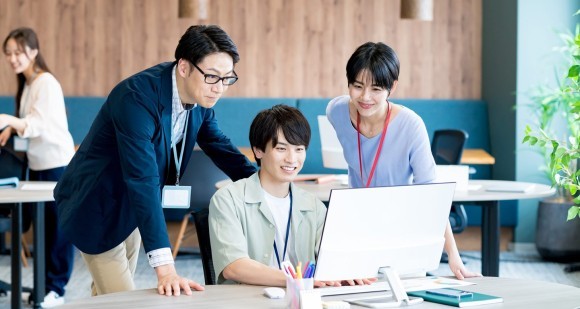 令和7年版厚生労働白書から見る若者への期待