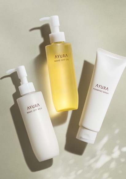 左から　メークオフミルクα、メークオフオイルｔ、フォーミングウォッシュα
