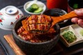 炭火の香りと石焼きおこげの贅沢体験。  知多家本邸から「うなぎ×飛騨牛」の二大まぶしが新登場