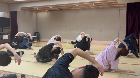 和室ヨガの様子