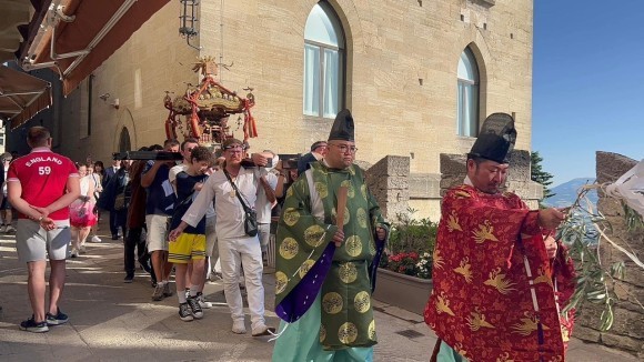 昨年のお神輿の様子