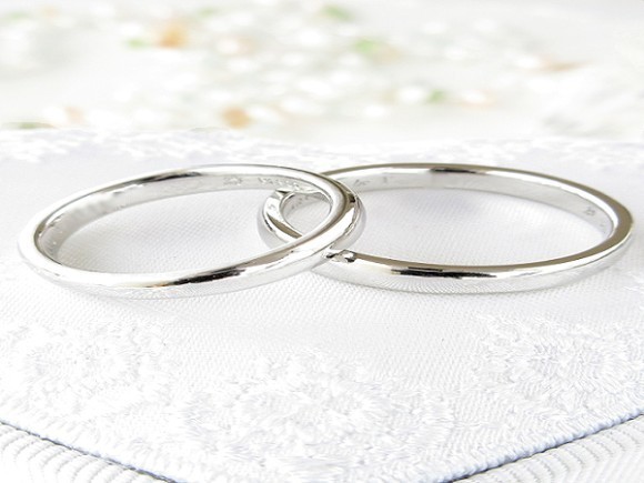 成婚記念にペアリングを贈らせていただきます。