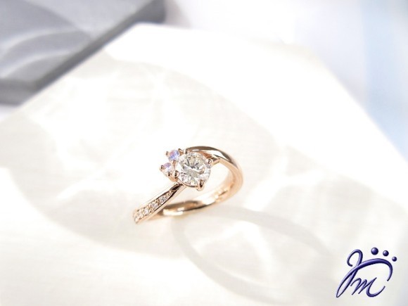 【婚約指輪】温もりと肌馴染みが良い人気のピンクゴールドで